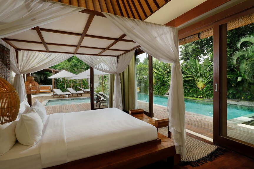 private villa vs hotel in Bali